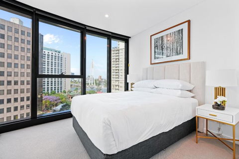 CBD High-Rise 1-Bed With Pool, Gym & View - Surfers Gold Coast 1