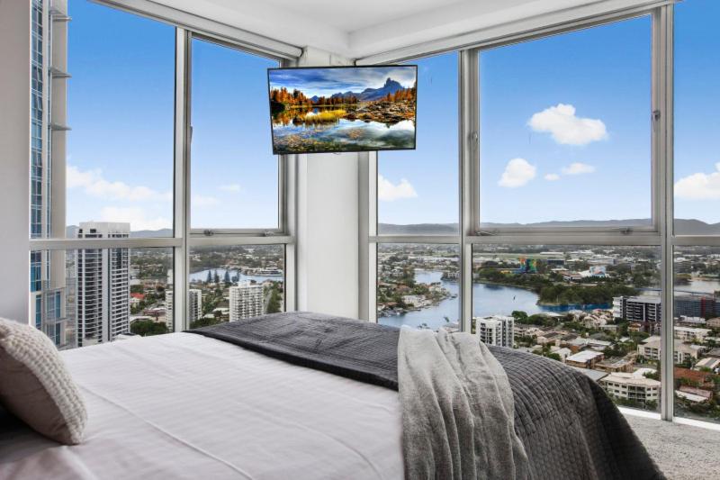 Chevron Renaissance 2 Bed Apartment by Vaun