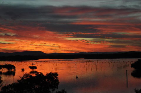 CHILL-OUT LAKESIDE - Wallis Lake Forster - Surfers Gold Coast 3
