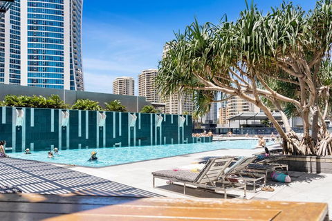 Circle On Cavil SubPenthouse 4BRM Lv52! Ocean View - Surfers Gold Coast 4