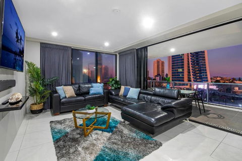 Circle On Cavill Surfers Paradise- 3 Bedroom Deluxe Apartment - Surfers Gold Coast 2