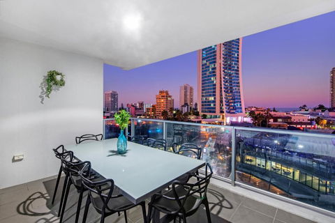 Circle On Cavill Surfers Paradise- 3 Bedroom Deluxe Apartment - Surfers Gold Coast 1