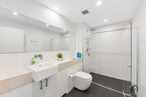 CITY VIEW-Vivid Condo In Mascot - Surfers Gold Coast 4
