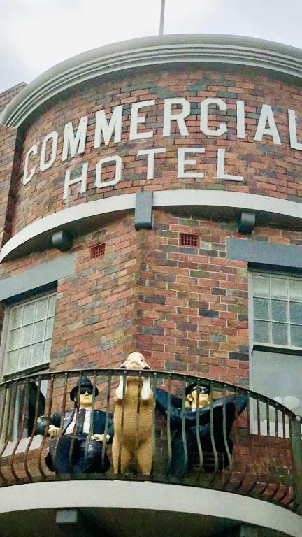 COMMERCIAL HOTEL KANIVA - Surfers Gold Coast 3