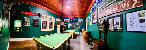 COMMERCIAL HOTEL KANIVA - Surfers Gold Coast 4