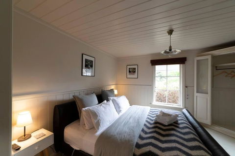 COOKS HOUSE - 4 BEDROOM WEATHERBOARD IN LAURISTON - Surfers Gold Coast 3