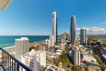 Cosy Studio With Stunning Ocean Views with Surfers Gold Coast