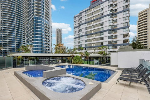 Cosy Studio Overlooking The Ocean With Pool, Gym - Surfers Gold Coast 2