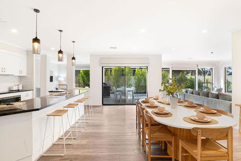 Crimson Ridge - Wines, Vines And Dine - Surfers Gold Coast 3