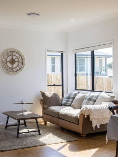 Cute 4BR Family Home In Calamvale - Surfers Gold Coast 2