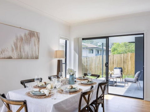 Cute 4BR Family Home In Calamvale - Surfers Gold Coast 3