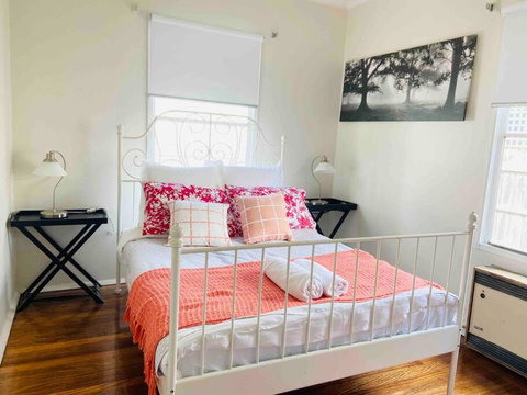 D122 Lovely London Home - Surfers Gold Coast 3