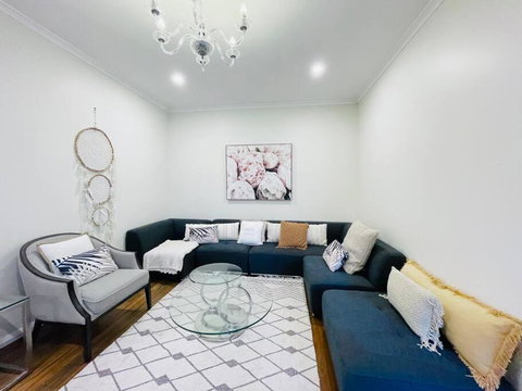 D141 Your Joyful Vacation - Surfers Gold Coast 0