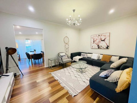 D141 Your Joyful Vacation - Surfers Gold Coast 3