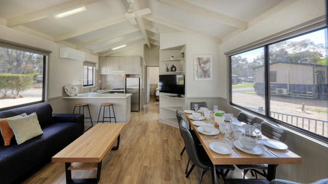 Deniliquin Riverside Caravan Park - Surfers Gold Coast 4