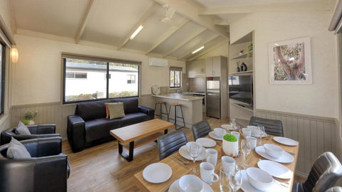 Deniliquin Riverside Caravan Park - Surfers Gold Coast 1