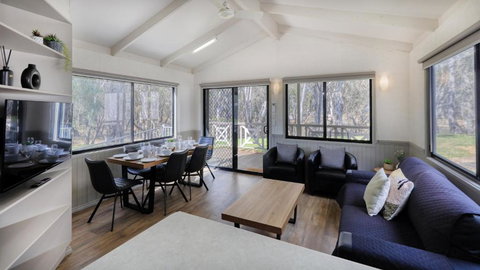 Deniliquin Riverside Caravan Park - Surfers Gold Coast 2