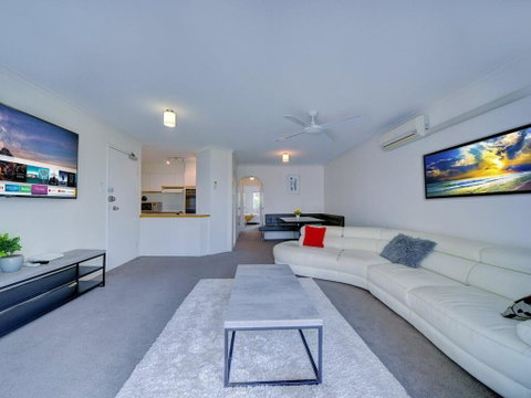 2BR Aloha Lane Main Beach Apartment - Surfers Gold Coast 0