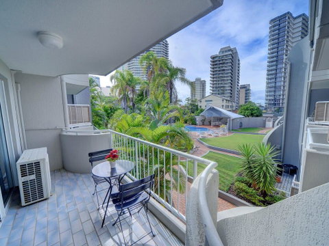 2BR Aloha Lane Main Beach Apartment - Surfers Gold Coast 2