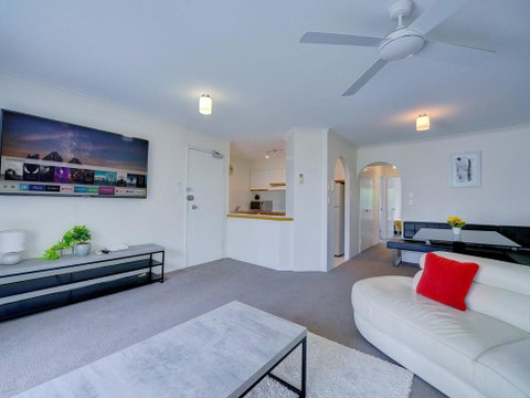 2BR Aloha Lane Main Beach Apartment - Surfers Gold Coast 1