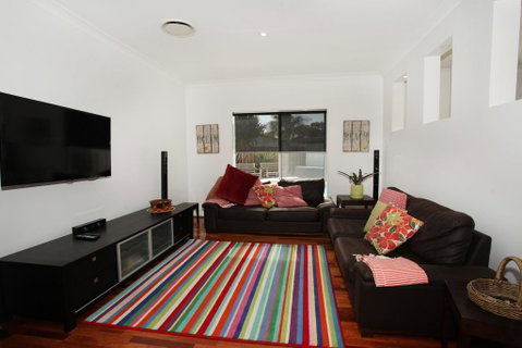 3 Bauhinia Crescent Marcoola - PET FRIENDLY, LINEN SUPPLIED, 500 BOND - Surfers Gold Coast 3