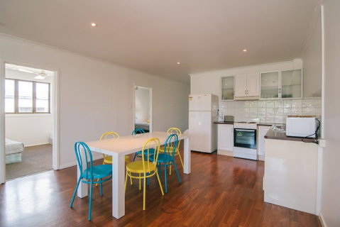 3 Bedroom Apartment / Spence St - Surfers Gold Coast 1