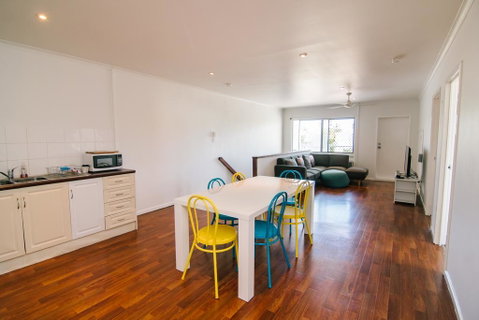 3 Bedroom Apartment / Spence St - Surfers Gold Coast 3