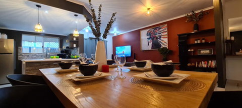 3 BEDROOM CITY ESCAPE - CHAMPAGNE STAYS Darwin - Surfers Gold Coast 3