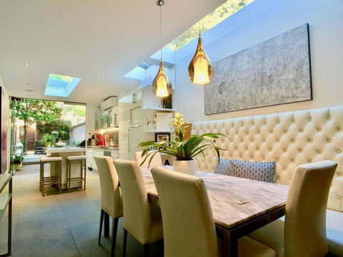 3 Storey Home Close Walk To Fox Studios SCG & City - Surfers Gold Coast 2