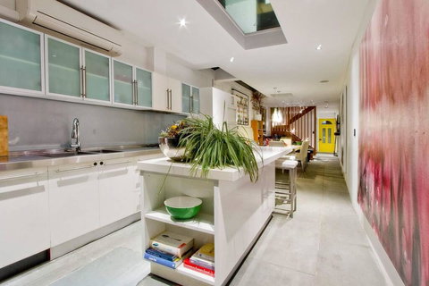 3 Storey Home Close Walk To Fox Studios SCG & City - Surfers Gold Coast 1