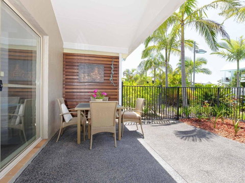 356 ' Oaks Pacific Blue', 265 Sandy Point Rd - Air Conditioned, Direct Pool Access And Suited For Disability - Surfers Gold Coast 0
