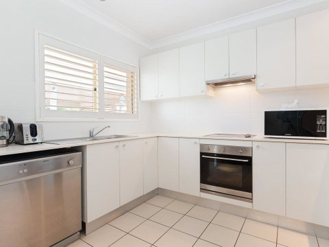 356 ' Oaks Pacific Blue', 265 Sandy Point Rd - Air Conditioned, Direct Pool Access And Suited For Disability - Surfers Gold Coast 3
