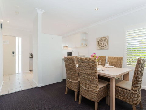 356 ' Oaks Pacific Blue', 265 Sandy Point Rd - Air Conditioned, Direct Pool Access And Suited For Disability - Surfers Gold Coast 2