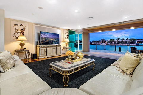 4.5 Million Dollar Surfers Paradise Dream Mansion - Surfers Gold Coast 0