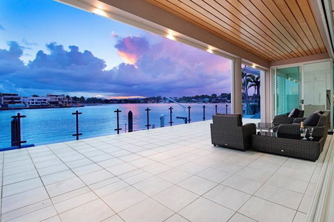 4.5 Million Dollar Surfers Paradise Dream Mansion - Surfers Gold Coast 3