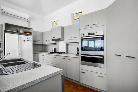 40 Pelican Street - Surfers Gold Coast 2