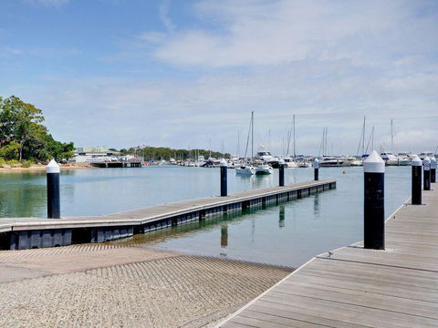 5 'Casuarina's ' 33 Soldiers Point Road - Superb Waterfront Unit - Surfers Gold Coast 3