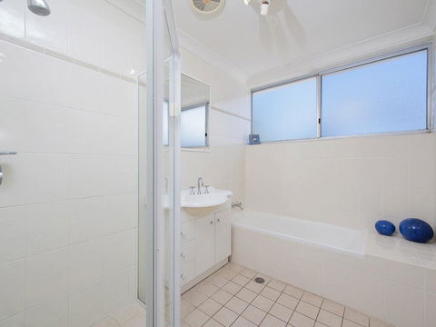 5 'Casuarina's ' 33 Soldiers Point Road - Superb Waterfront Unit - Surfers Gold Coast 2