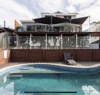 5 bedroom with POOL and Studio Vues Relaxantes - Surfers Gold Coast