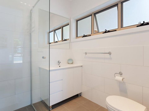 5 Bent Street - Huge House With Foxtel & Aircon - Surfers Gold Coast 2