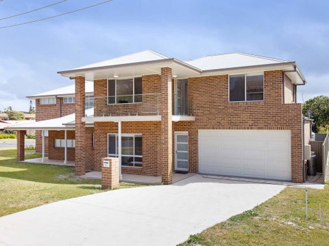 5B BENT STREET - LARGE HOUSE WITH DUCTED AIR CON, WIFI & FOXTEL - Surfers Gold Coast 0