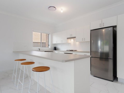 5B BENT STREET - LARGE HOUSE WITH DUCTED AIR CON, WIFI & FOXTEL - Surfers Gold Coast 2