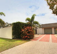 6 Petrie Ave Marcoola Pet Friendly Linen supplied - Surfers Gold Coast