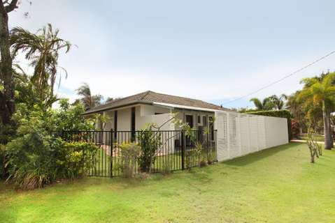 6 Petrie Ave, Marcoola, Pet Friendly, Linen Supplied - Surfers Gold Coast 2