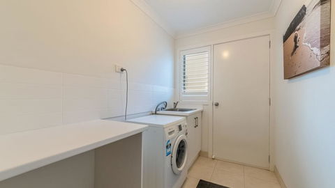 7 Graydens Road, Ventnor With Spectacular Views - Surfers Gold Coast 2