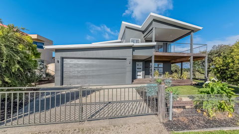 7 Graydens Road, Ventnor With Spectacular Views - Surfers Gold Coast 0