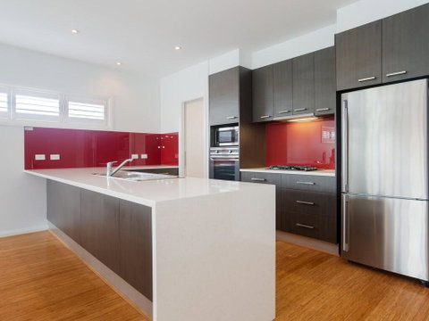 7 Judith Street - Stunning Duplex With Ducted Air - Surfers Gold Coast 2