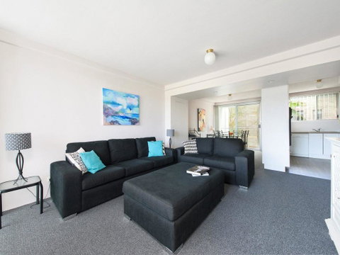 9 Cirrus @ Fingal Bay - Surfers Gold Coast 1