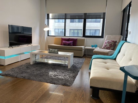 @Realm Modern Executive Apartment, 1BR, Wine, WiFi, Secure Parking, Canberra - Surfers Gold Coast 0