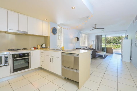A Deluxe Swim Up - Drift Apartments South - Surfers Gold Coast 2